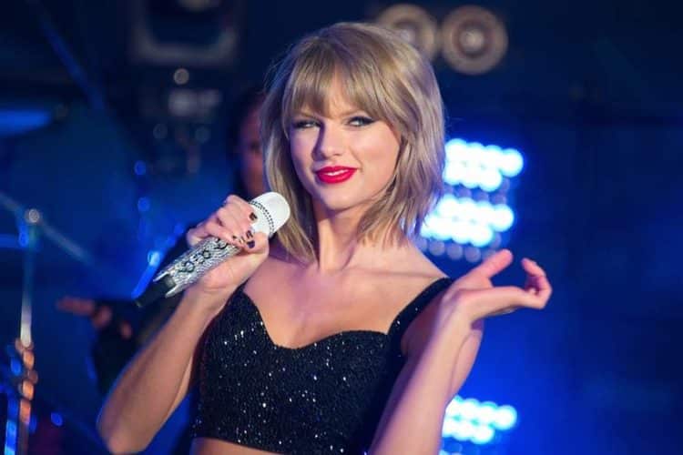 Taylor Swift y Alana Haim: el mensaje de texto que revela la historia tras la camiseta ‘Stevie Knicks’