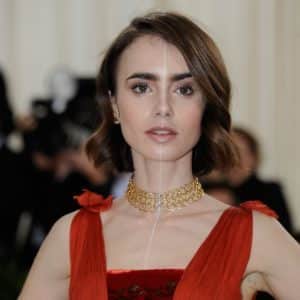 Lilly collins también apareció con el cuerpo dividido