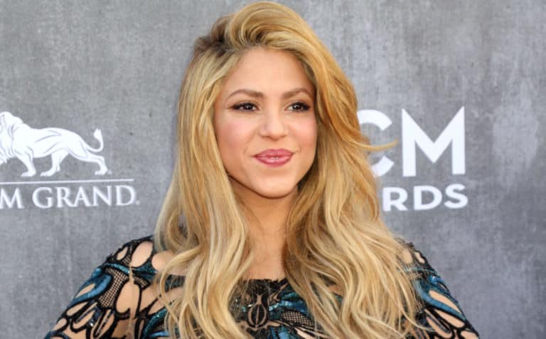 Shakira no está sola: Los pretendientes le esperan a la puerta de su casa