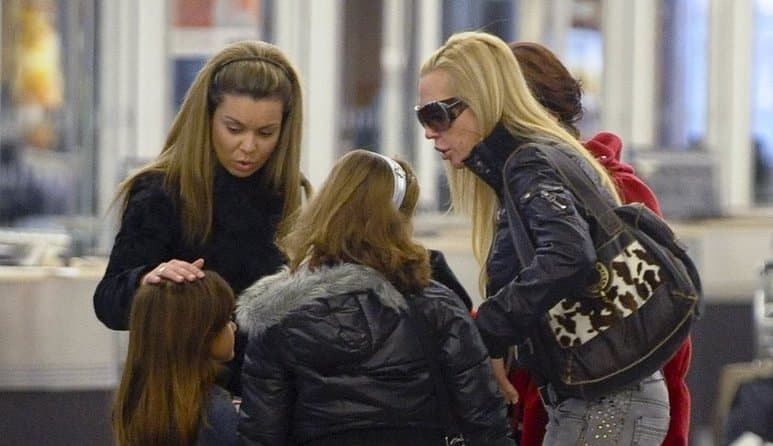 Belen Esteban se encuentra con Maria Jose Campanario en el AVE