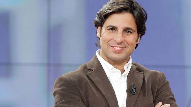Fran Rivera se enfrenta a una de sus tardes más duras y su cuñada, Eva González, sale en su defensa