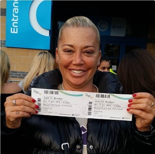 Belén Esteban se aleja de la polémica llevando a Andrea a un concierto de Justin Bieber en Inglaterra