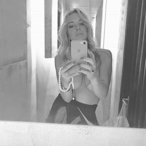 ¿Por qué ha borrado Lindsay Lohan esta foto de su cuenta de Instagram? <i>Too sexy, too hot...</i>