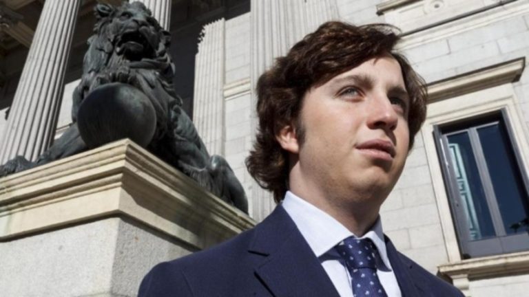 El Pequeño Nicolás se suma a la lista: se deja ver en la capital sin mascarilla