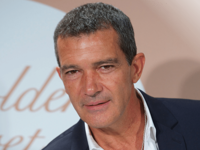 ¡Sustazo! Antonio Banderas, hospitalizado de urgencias por un dolor en el pecho