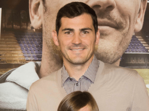 Íker Casillas pone de manifiesto su generosidad en un corto que homenajea a los luchadores