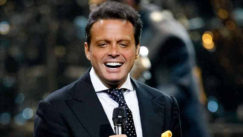 LAS VEGAS - SEPTEMBER 15: Singer Luis Miguel performs during the first of four sold-out shows at The Colosseum at Caesars Palace September 15, 2010 in Las Vegas, Nevada. Miguel released a self-titled studio album on September 14. (Photo by Ethan Miller/Getty Images)