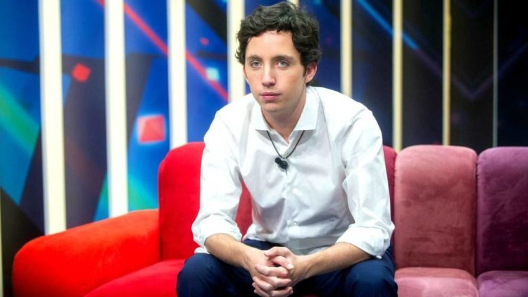El pequeño Nicolás recibe una brutal paliza por 3 jóvenes por negarse a una foto