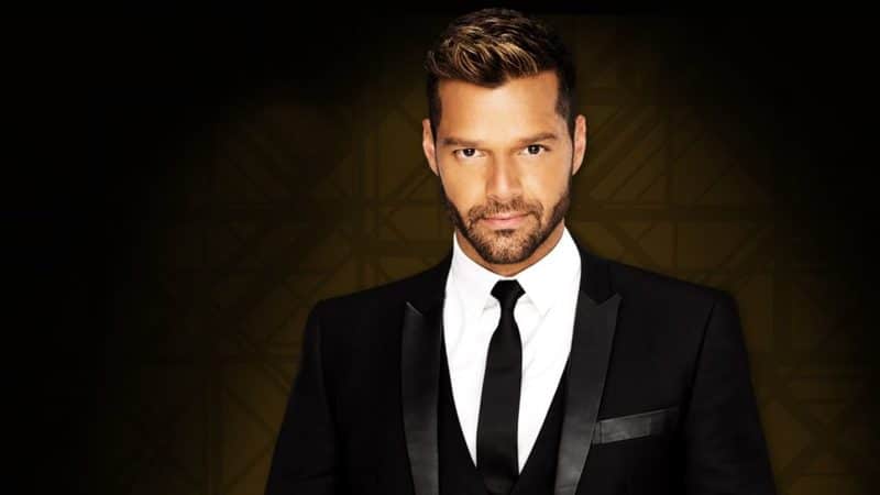 Ricky Martin desvela el nombre del famoso que le 'sacó' del armario y del que estuvo enamorado