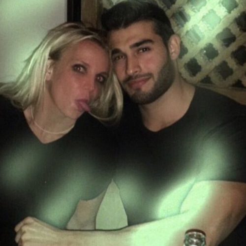 Britney Spears publica unas imágenes de su guapérrimo novio desnudo en la bañera