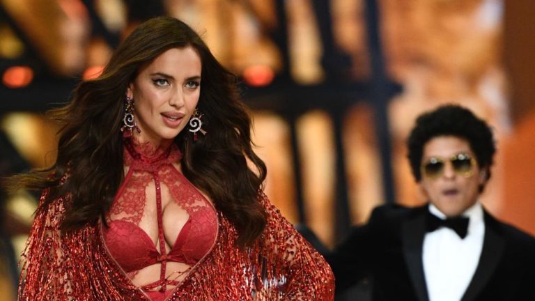 Tenemos la imagen que lo confirma: Irina Shayk, desfilando embarazada para Victoria’s Secret