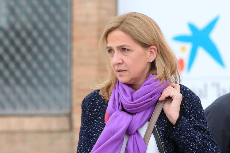 La infanta Cristina de Borbón saliendo de CaixaForum Barcelona. 21/12/2016 Barcelona