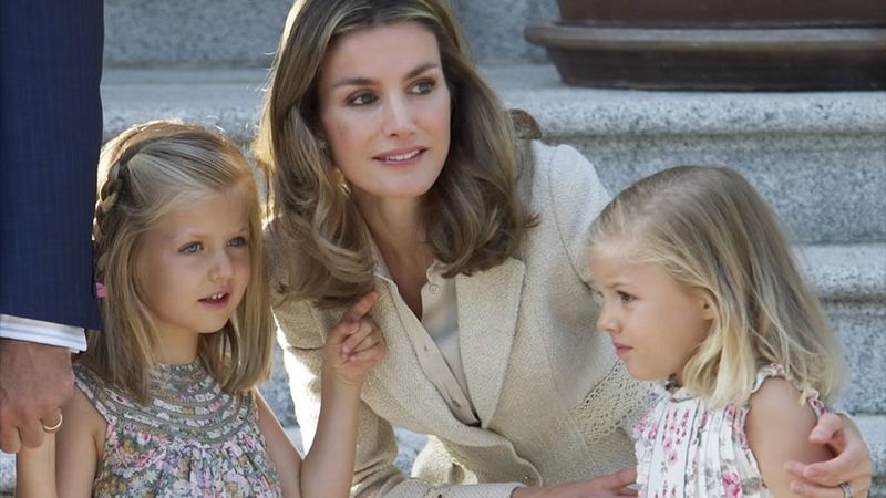 letizia-princesa-leonor-infanta-sofia_ecdima20140701_0015_3