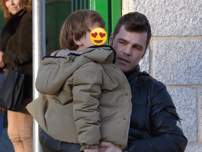 Fonsi Nieto empieza a cumplir el acuerdo generoso de Alba Carrillo recogiendo a su hijo en el colegio