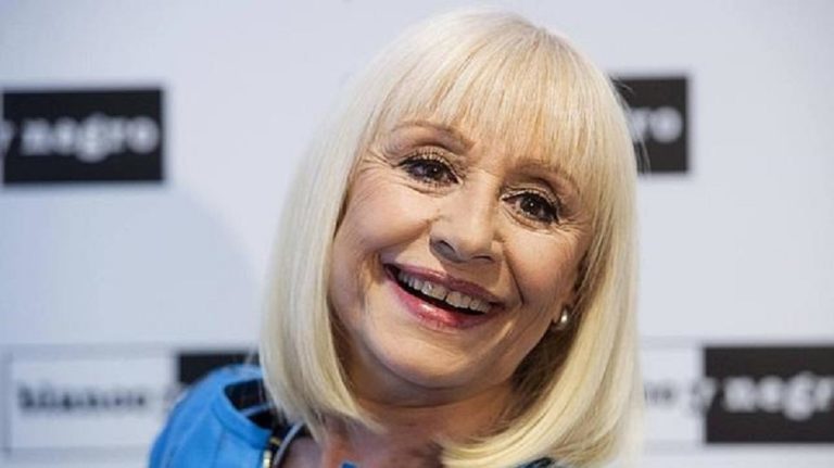 Raffaella Carrà: ¿Qué se escondía tras su mítico golpe de melena?
