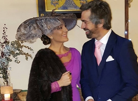 Raquel Bollo disfruta de una boda en Sevilla junto a su novio, Juan Manuel Torralbo
