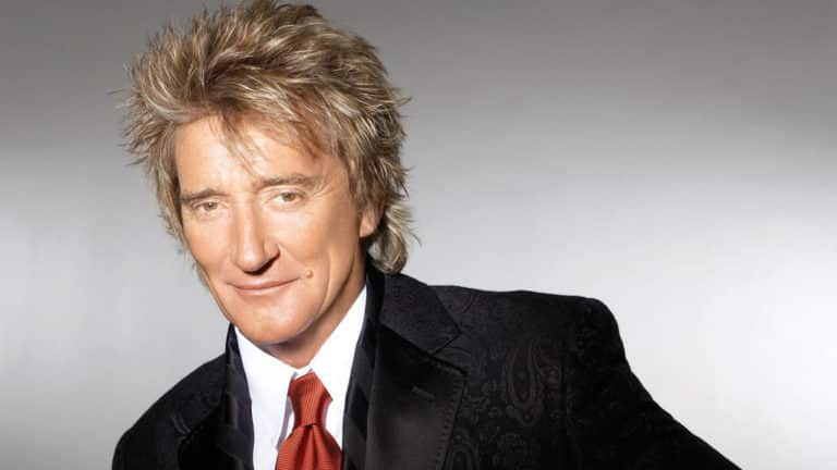 Rod Stewart y Penny Lancaster: vacaciones de lujo en superyate en Ibiza con sus hijos