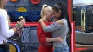 Se confirman todos los pronósticos: Daniela Blume y Elettra Lamborghini protagonizan el primero beso de GH VIP