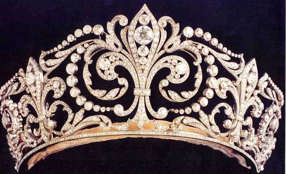 Letizia se pasa al 'fake': las joyas de la Reina son de imitación
