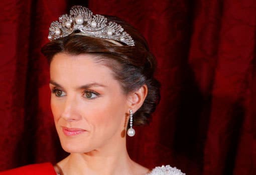 INVESTIGACIÓN. ¿Qué poder oculto guarda la corona Borbónica que 'estrenó' por primera vez la reina Letizia?