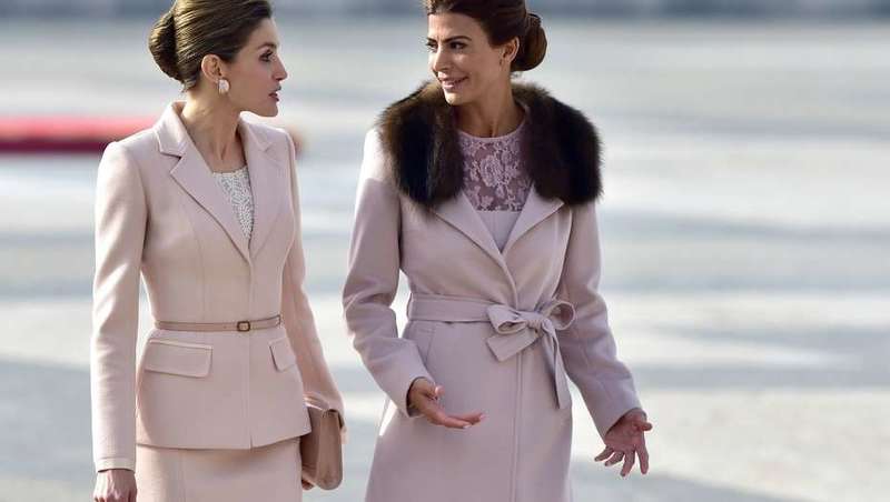 Batalla de estilos: Reina Letizia VS. Juliana Awada, ¿quién es la dama más elegante?