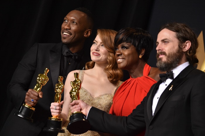 La La Land se corona como la película más premiada de los Oscars con seis galardones frente a 'Moonlight' y 'Manchester frente al mar'