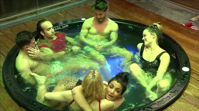 Noche-caliente-jacuzzi-GH-VIP_MDSIMA20170202_0134_36