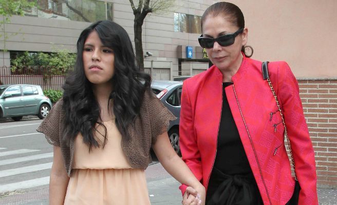 Isabel Pantoja y Chabelita, primer y emotivo reencuentro con Perú tras dos décadas de vida juntas