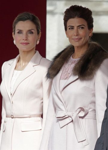 Batalla de estilos: Reina Letizia VS. Juliana Awada, ¿quién es la dama más elegante?