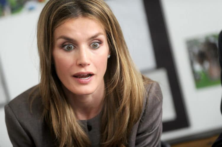 Letizia y la puñalada trapera que no escondió su vestido rosa empolvado