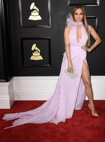 Los impactantes y atrevidos looks para la alfombra roja de los GRAMMYs 2017