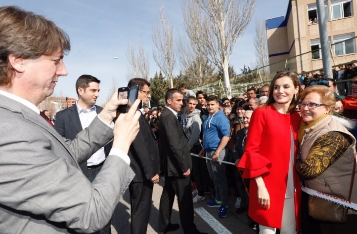 La Reina Letizia "pone a trabajar" al alcalde de Soria, Carlos Martínez Mínguez