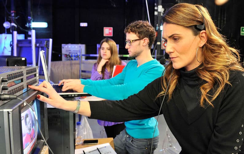 Carlota Corredera, en su mejor momento, triunfa en la Feria del Libro