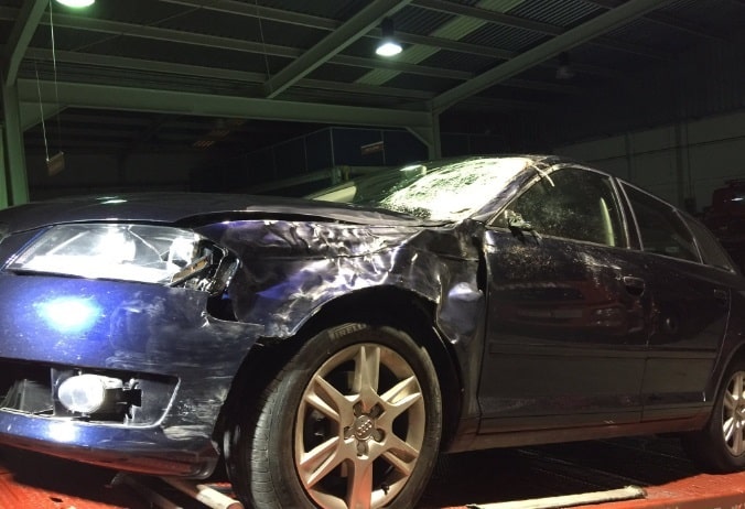 Un ex concursante de Gran Hermano sufre un grave accidente de tráfico que deja su coche siniestro total