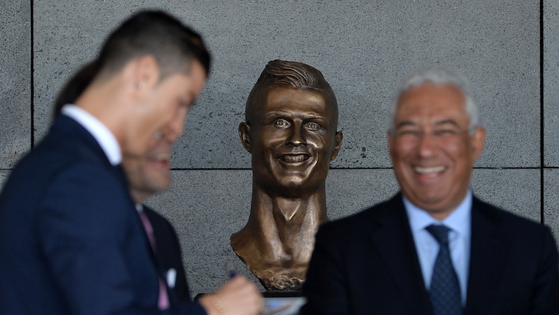 El busto de Cristiano Ronaldo en el aeropuerto de Madeira que han comparado con el Ecce-Homo de Borja