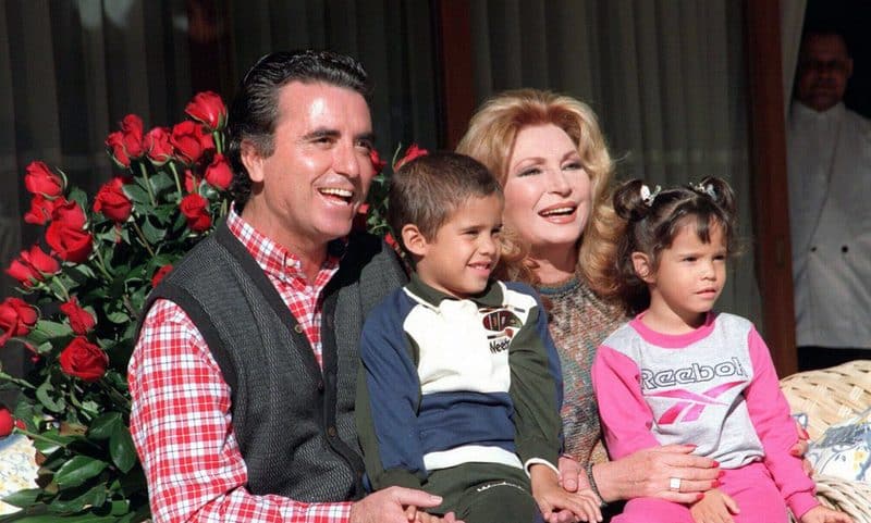 Rocío Jurado con sus hijos y Ortega Cano