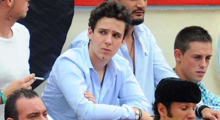 Felipe Juan Froilán y otros famosos que fueron pillados en un ‘calentón’ en plena calle
