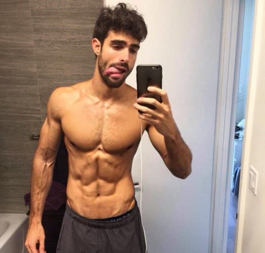 Famosos que bajo su camiseta albergan un paraíso: los abdominales más impresionantes del momento