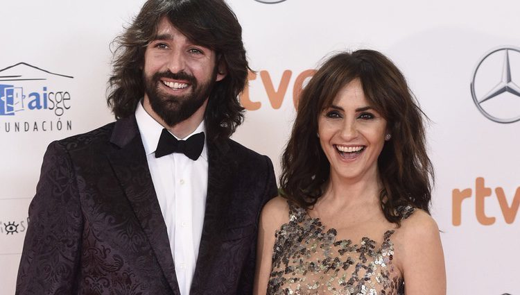 Melani Olviares es madre de nuevo formando así una gran familia numerosa junto a su marido Gorka