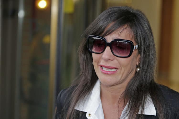 El desesperado llanto de Concha Azuara en el velatorio de su pareja, Sebastián Palomo Linares