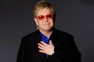 Alerta máxima y preocupación por el estado de salud del artista británico Elton John