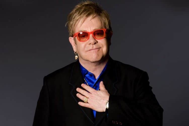 Alerta máxima y preocupación por el estado de salud del artista británico Elton John