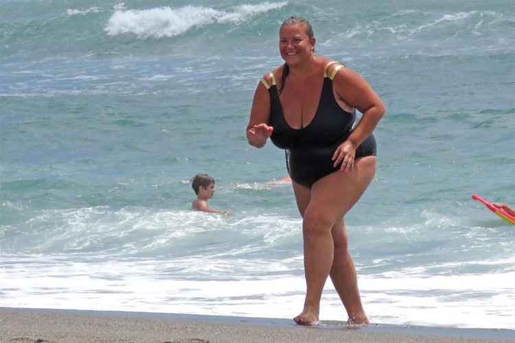 Famosas que son ‘mujeres reales’ y posan en bañador sin ningún tipo de complejo