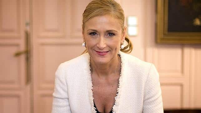 ¡Separadas al nacer! Adivina qué concursante de 'Supervivientes' nos recuerda tanto a Cristina Cifuentes