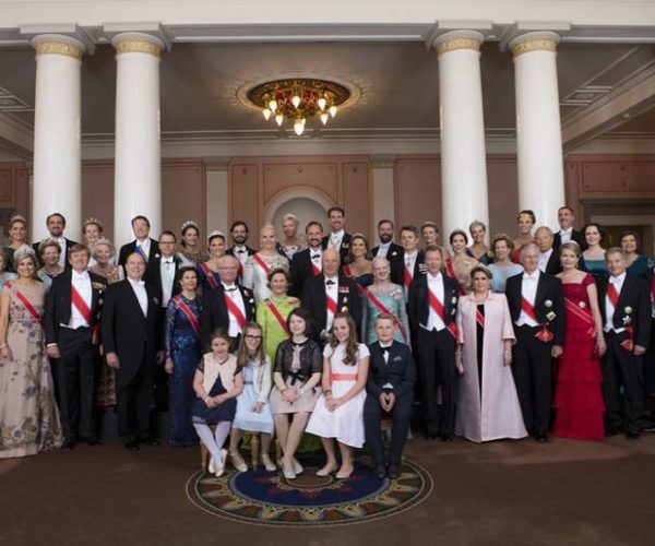 ¿Por qué Felipe VI y Letizia han sido los únicos ausentes en el reencuentro real europeo de Noruega?