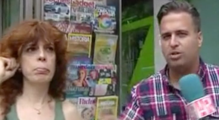 Agresión en directo: Un reportero de 'El programa de Ana Rosa' tiene que huir después de que le lancen un ladrillo