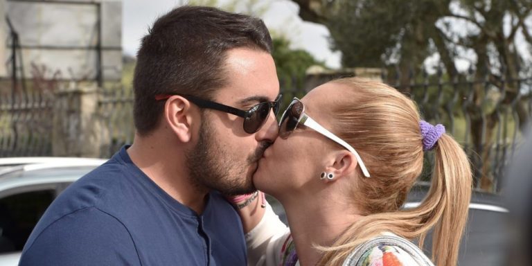 Belén Esteban se aleja de la polémica y pasa unos días en Sevilla con su Miguel, Raquel Bollo y Anabel Pantoja