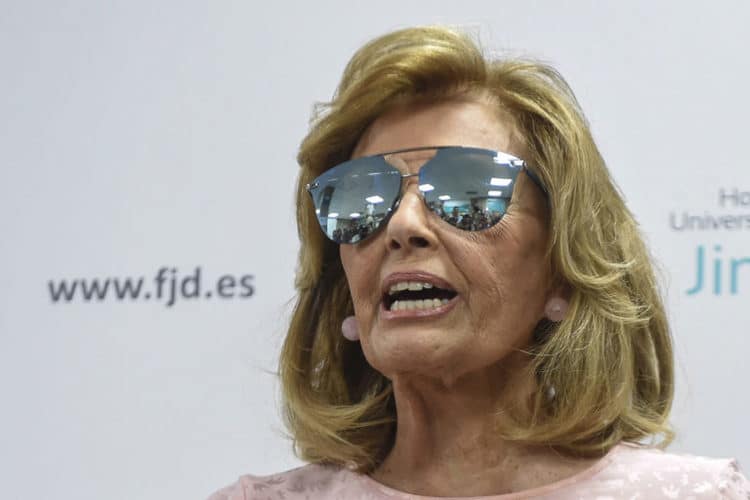 Las fotos robadas de María Teresa Campos en el hospital y otras muchas que ‘duermen’ en un cajón