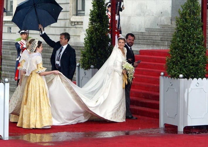 la boda de felipe y letizia diez anos despues 1 Aniversario infeliz para Felipe VI: algunos medios lo tildan de "amoral" y denuncian el peloteo unánime a Doña Letizia 