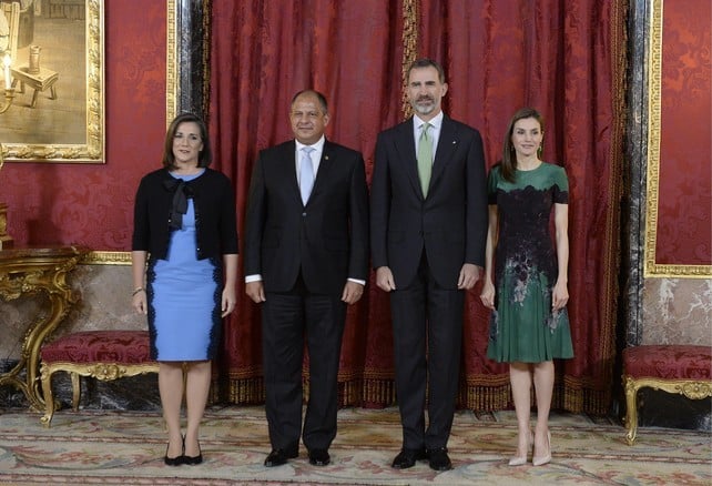 La reina Letizia triunfa en su último acto oficial gracias a un estilismo 'reciclado'